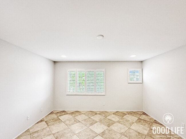 Building Photo - Price Reduced! Stunning Irvine 4BR Home – Private Yard & 2-Car Garage