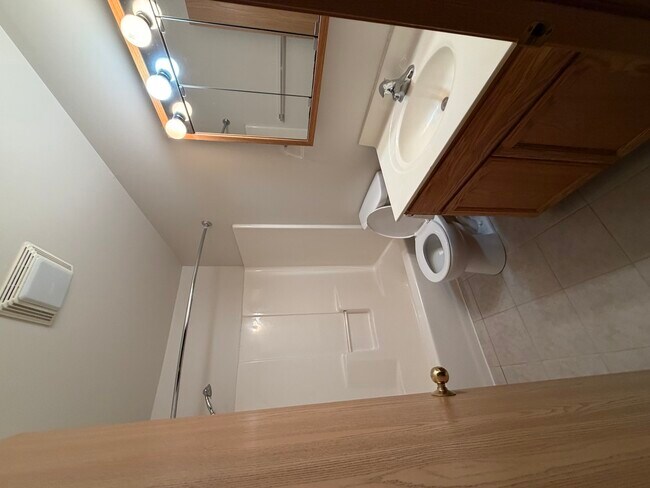 Building Photo - 790 W Highview Dr