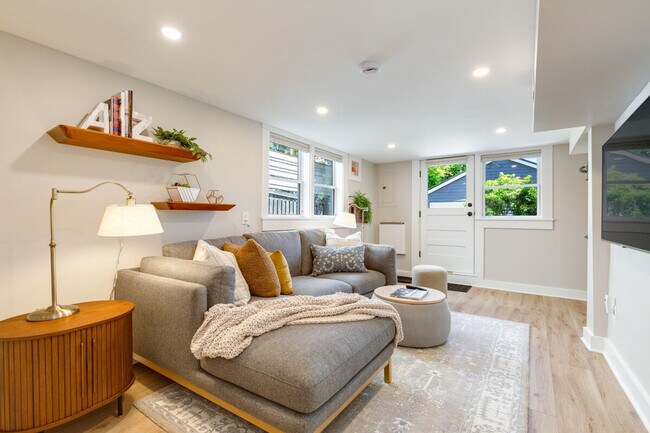 Building Photo - 1706 Warren Ave N