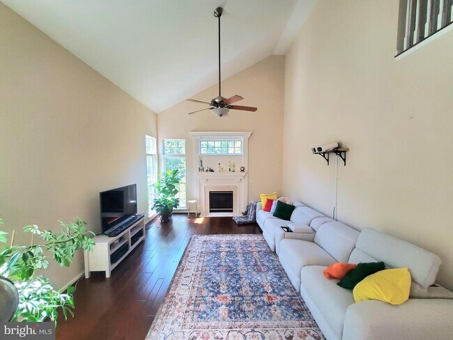 Building Photo - 20960 Capilano Ct