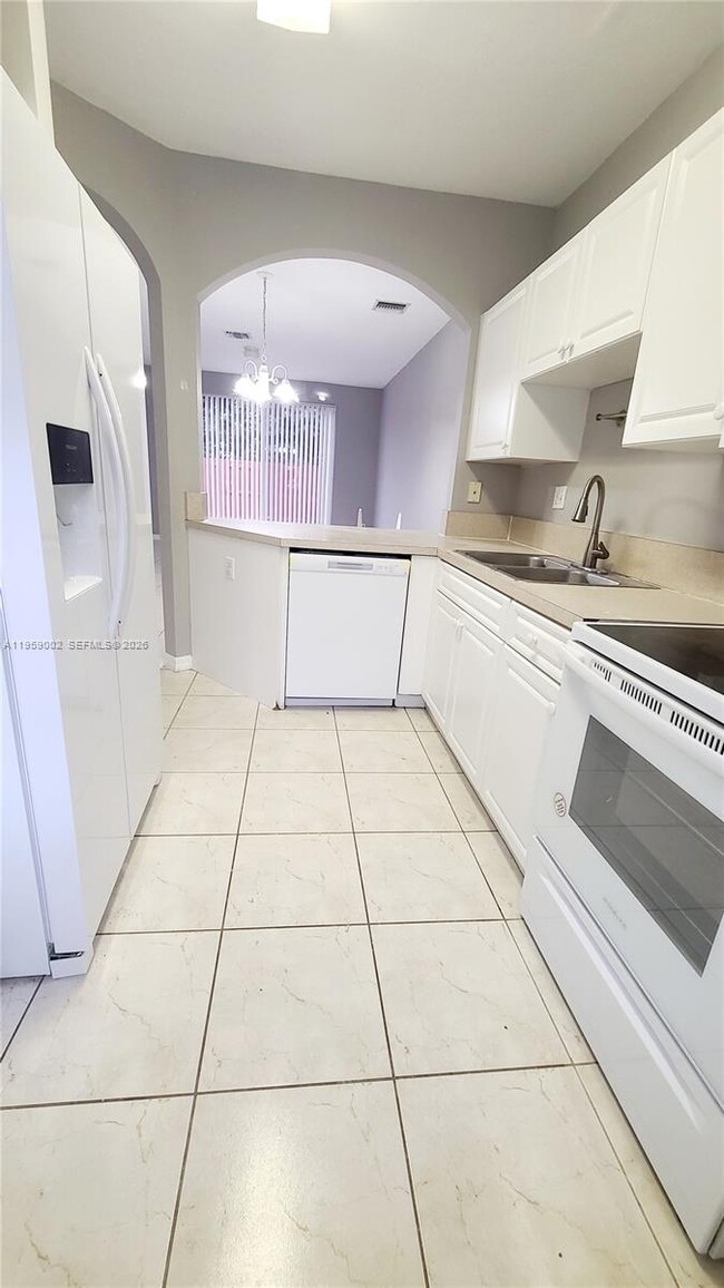 Building Photo - 741 SE 2nd St