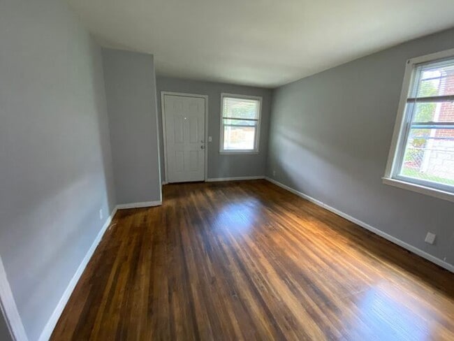 Building Photo - 2/1 Duplex in Greenwood Neighbors of East Nashville!  Pets ok! W/D Included!