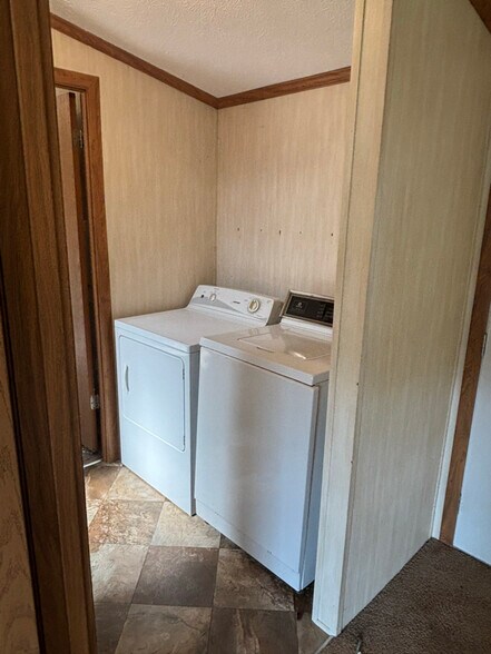 Building Photo - 383 Church St