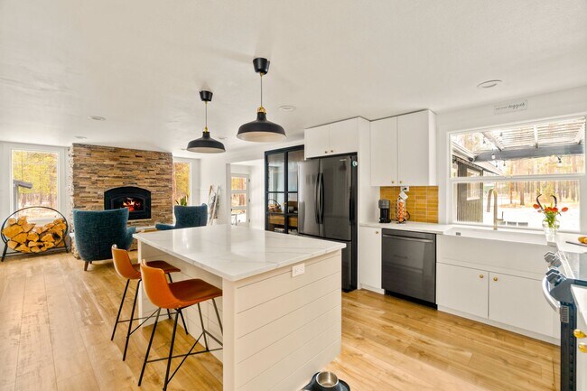 Building Photo - 17376 Lively Ln