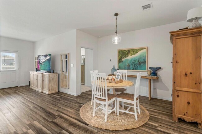 Building Photo - 121 Rubrum Rd