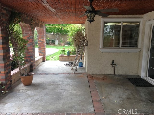 Building Photo - 1349 Crestmont Dr