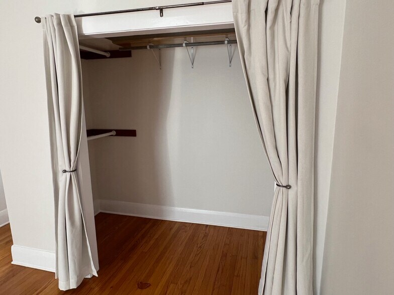 Building Photo - 218 Strand St