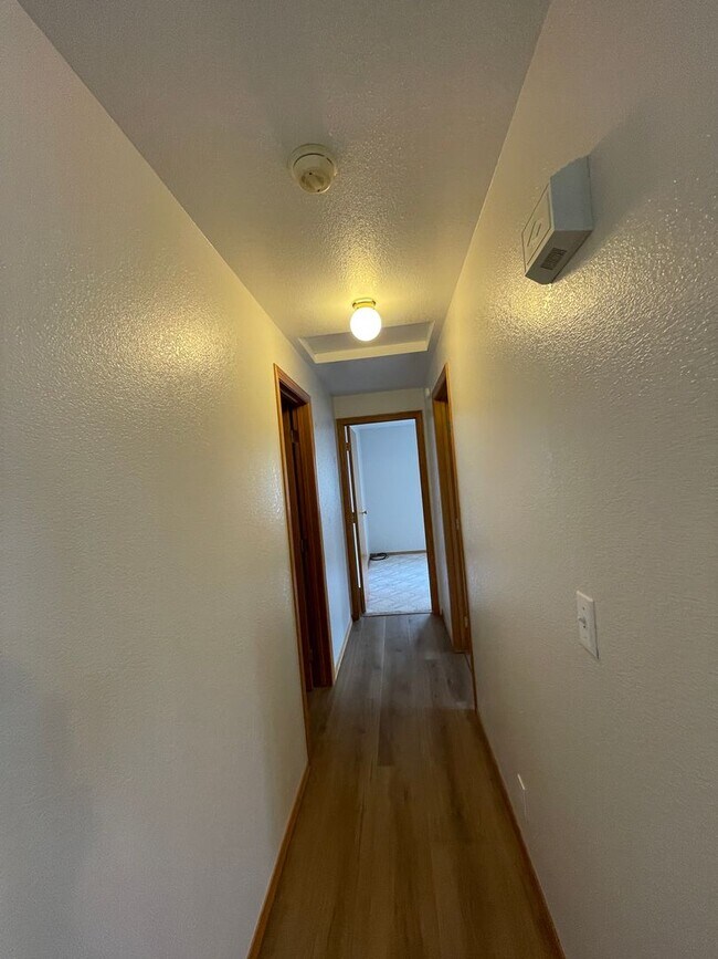 Building Photo - 1399 Chickadee Ct