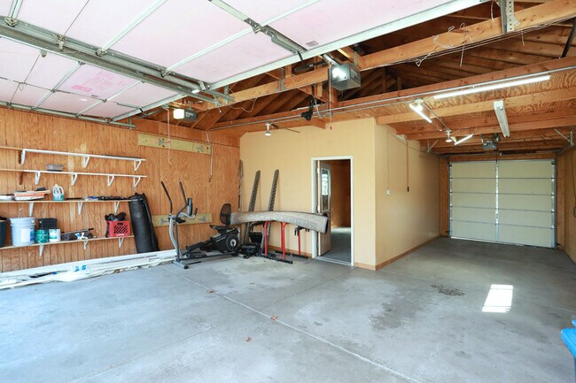 Building Photo - 409 Lexington Dr