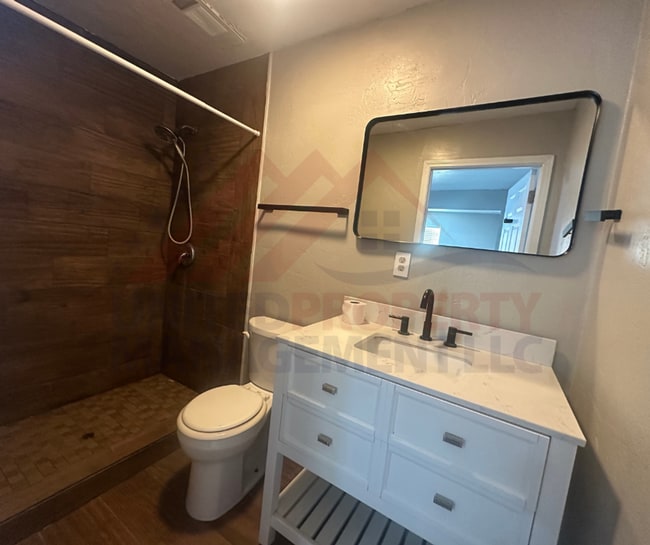 Building Photo - 3 bedroom, 2 bathroom home on large lot close to High School