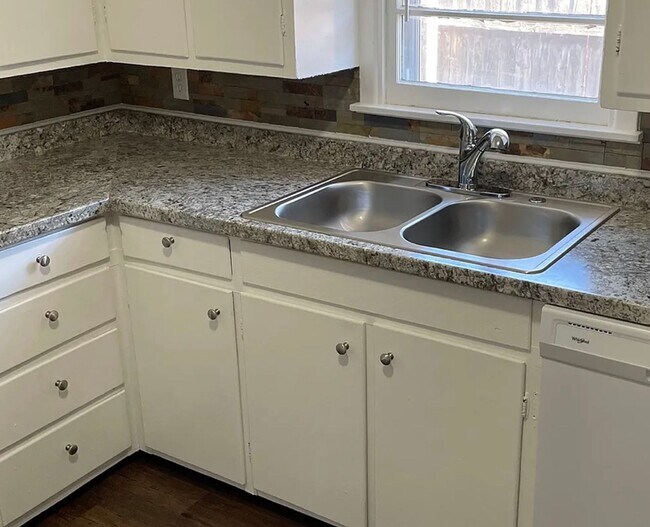 Building Photo - Maxey Park Duplex