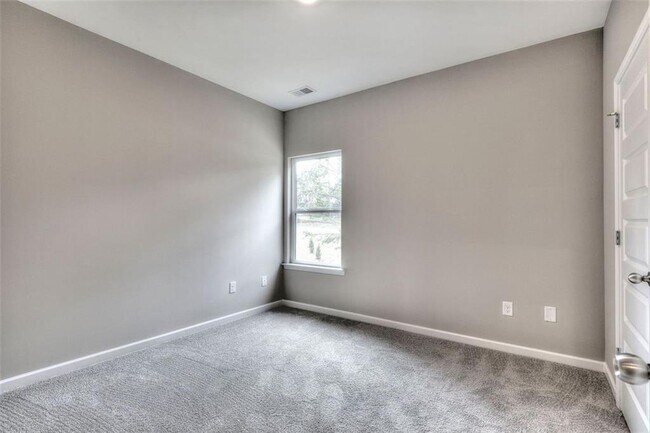 Building Photo - 106 Belmont Ln