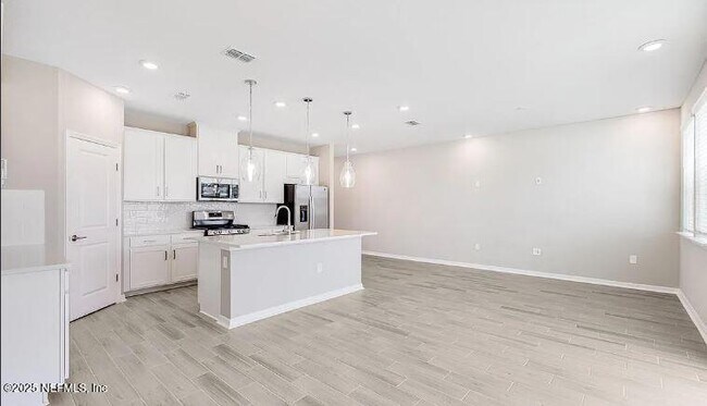 Building Photo - 240 Cherry Elm Dr