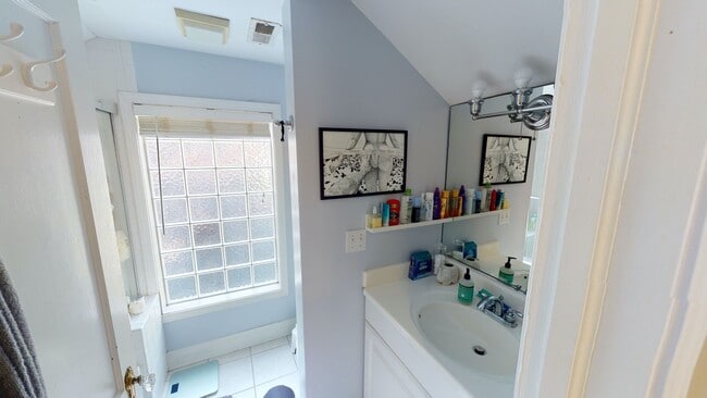 Building Photo - Adorable Plaza Midwood Bungalow For Rent