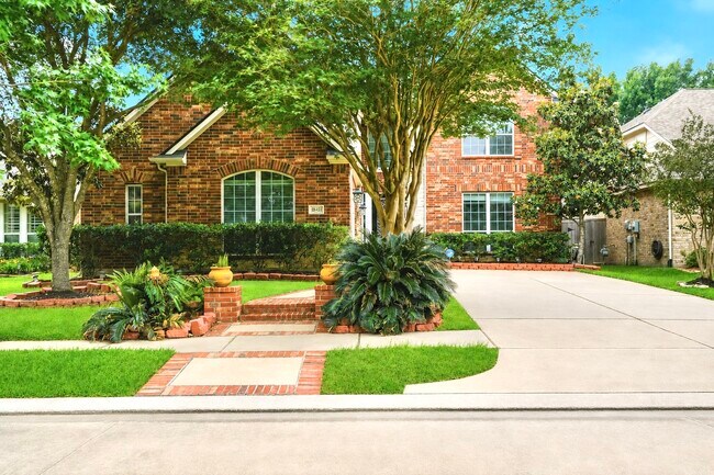 Building Photo - 18431 W Laura Shore Dr