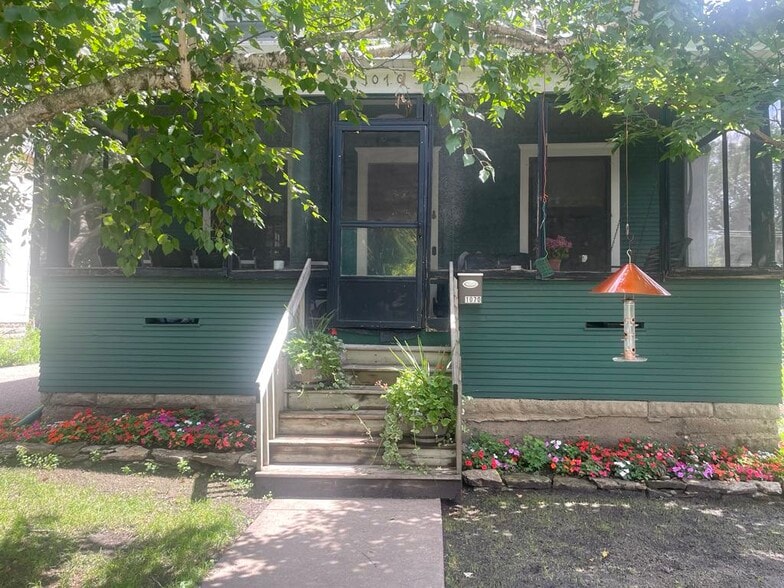 Primary Photo - 1070 17th Ave SE