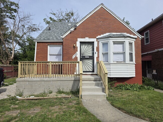 Building Photo - 2302 Tyler St