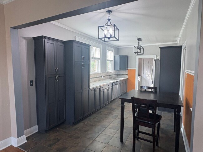 Building Photo - 5BR/2.5 Bath in Prime 12 South | Park-Facing | Two Sunrooms | Walkable Luxury Living