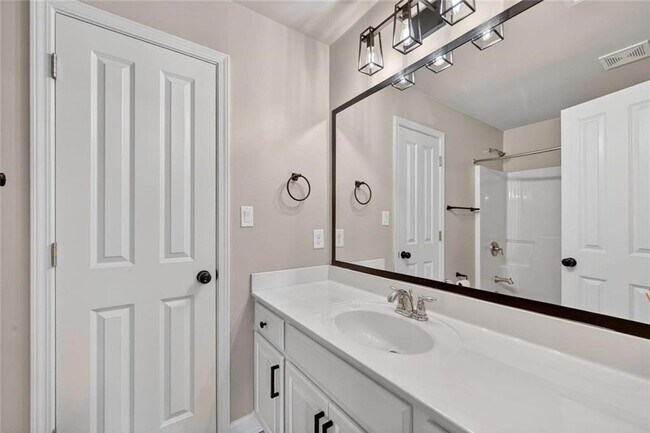 Building Photo - 10787 Bossier Dr