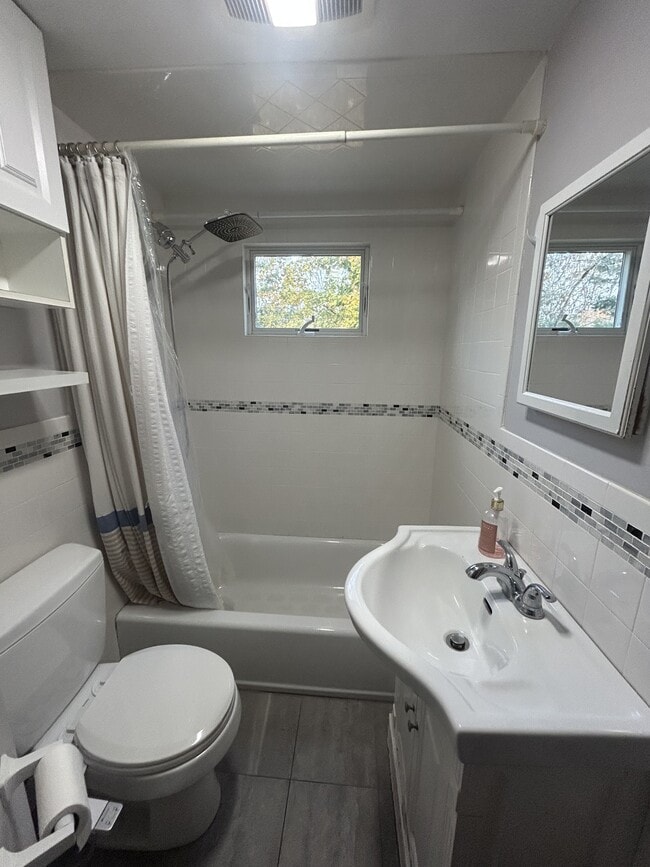 Building Photo - 44 Carroll Ave