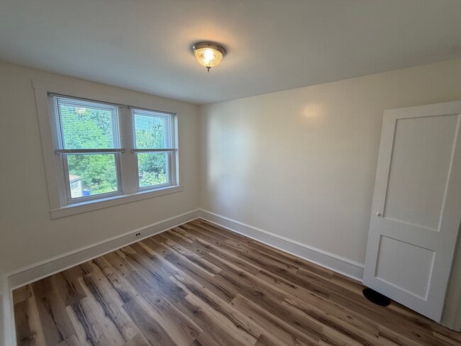 Building Photo - 607 Tabak Ave