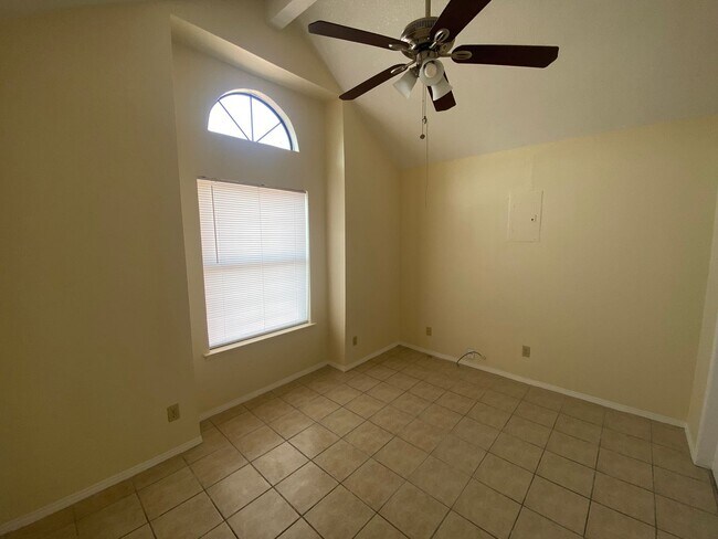 Building Photo - EASTSIDE HOME FOR RENT