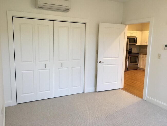 Building Photo - 875 Elm St