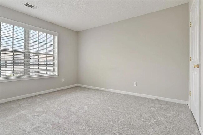 Building Photo - 9155 Nesbit Ferry Rd