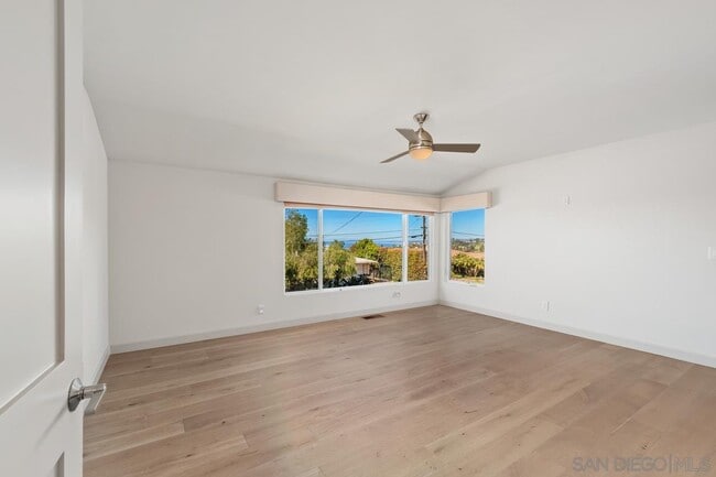 Building Photo - 923 Muirlands Vista Way