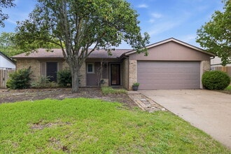 Building Photo - Charming 3 Bedroom Home near Schools and Rec Center