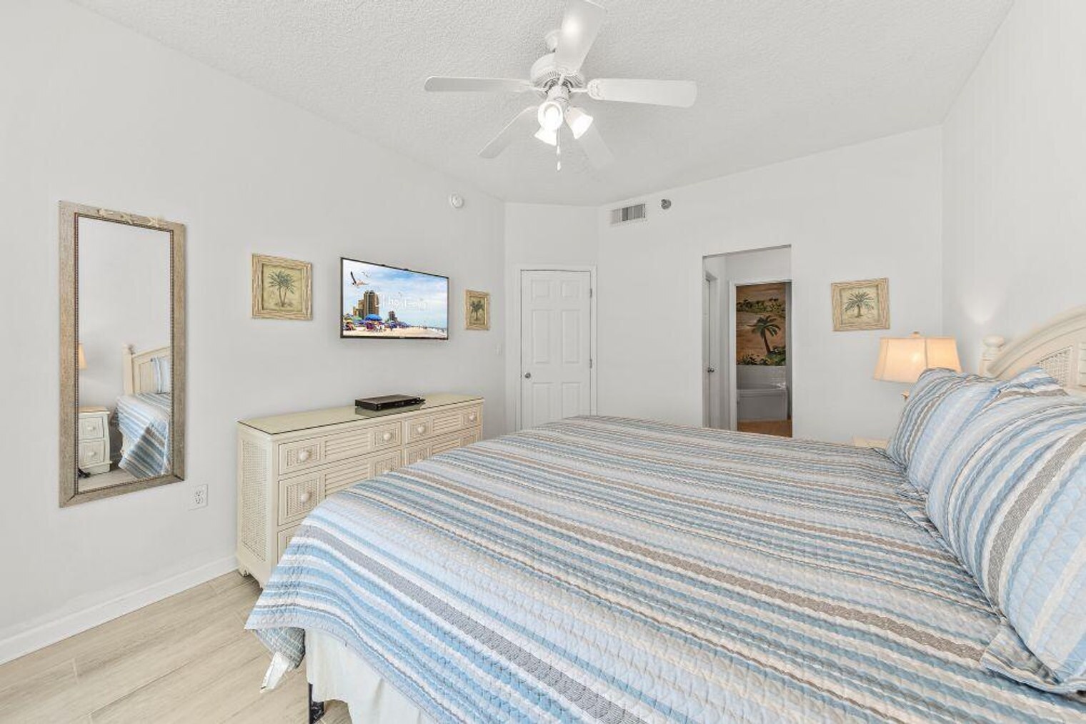 Building Photo - 455 E Beach Blvd