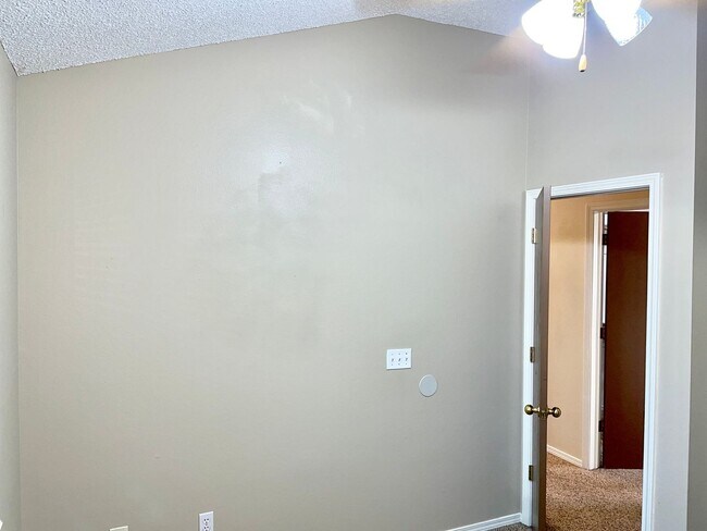 Building Photo - FANTASTIC 4 BEDROOM IN FAIRFAX