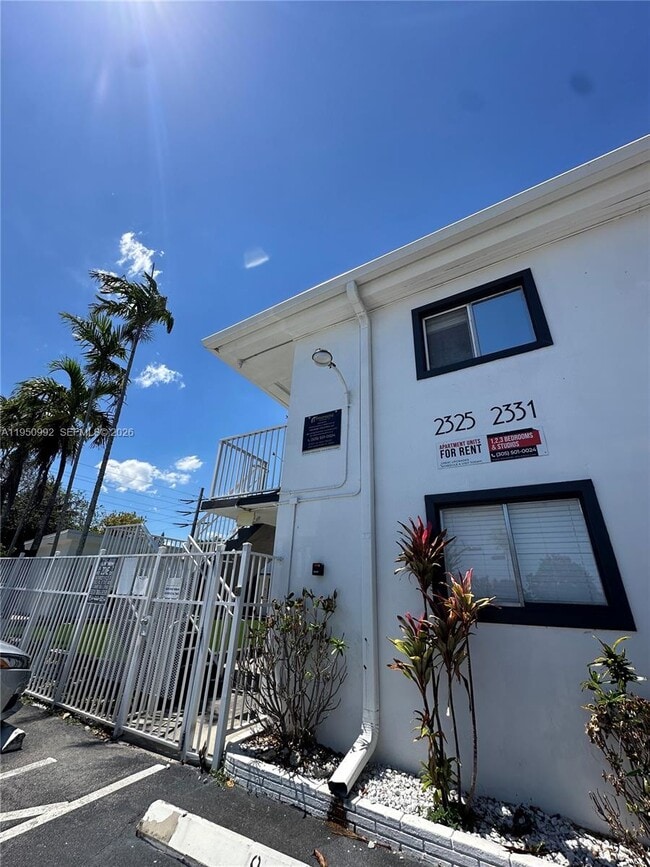 Building Photo - 2325 Arthur St