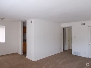 Building Photo - Spacious 2 Bedroom Apartment