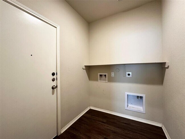Building Photo - 109 Miles Dr