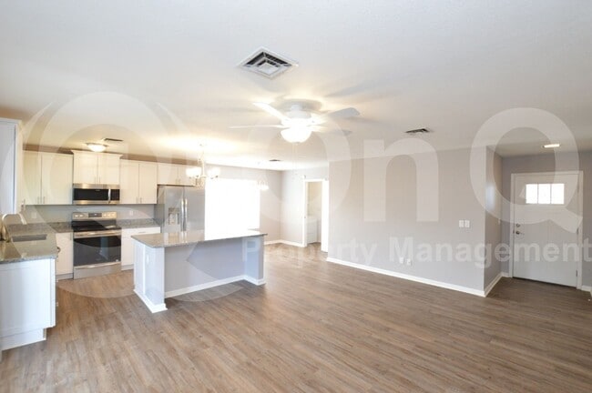 Building Photo - 2113 W Tyson St