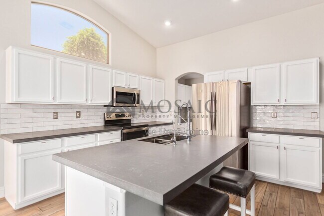 Building Photo - 3381 E Flamingo Ct