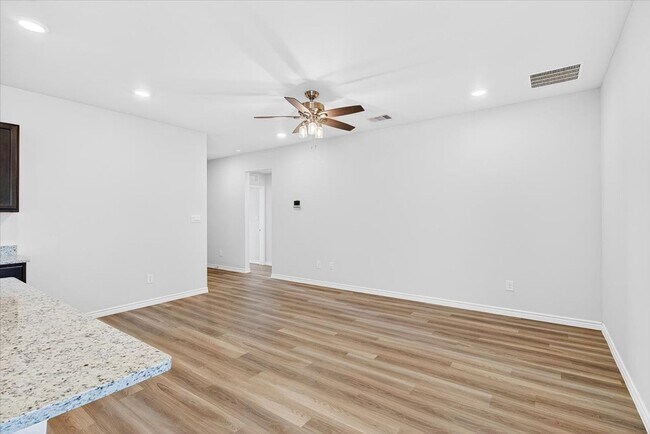 Building Photo - 1626 Comfy Wy