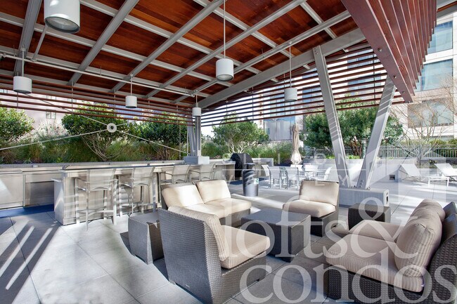 Building Photo - Beautiful 1 Bedroom condo at Axis – Exclus...