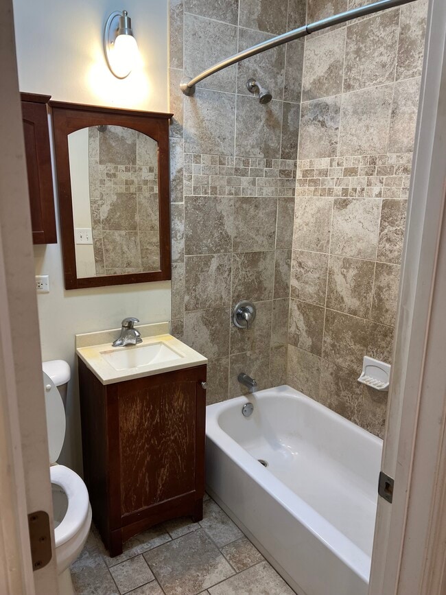 Building Photo - Lillie Plaza 412