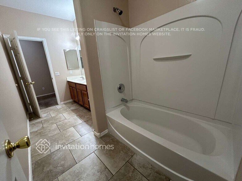 Building Photo - 6805 S 70th Dr