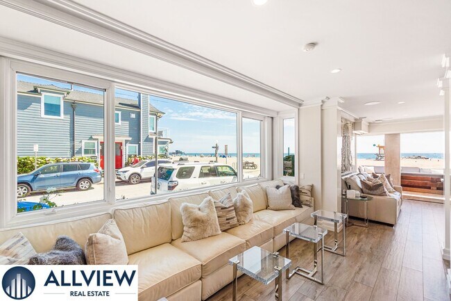 Building Photo - Stunning Beach House located on Newport Beach Boardwalk- 30+ Day Rental!