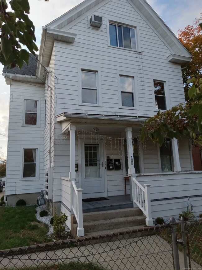 Building Photo - 109 S Cherry St