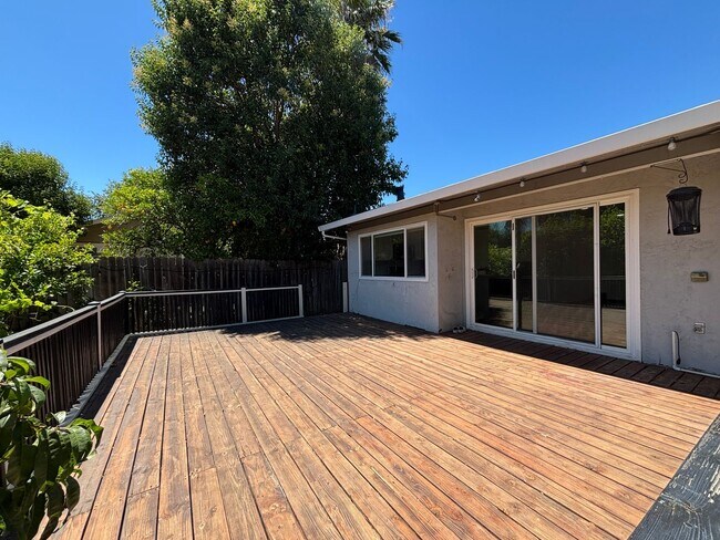 Building Photo - Move-In Ready Home with Remodeled Kitchen and Baths