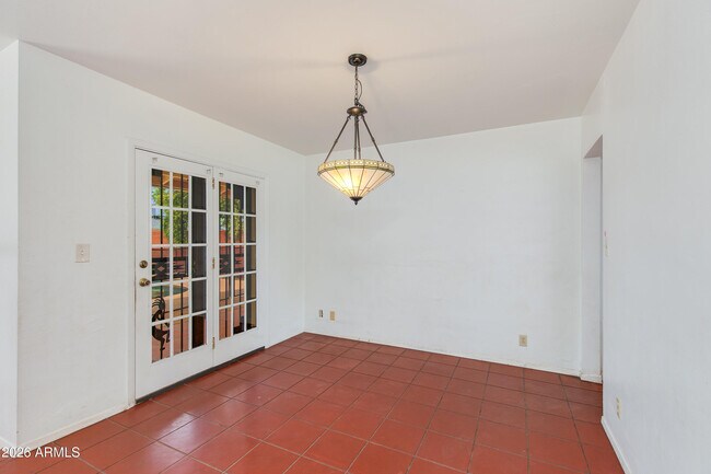 Building Photo - 1524 W Ocotillo Rd