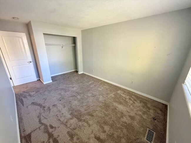 Building Photo - Gorgeous 4 Bed, 2 Bath Home in Central For...