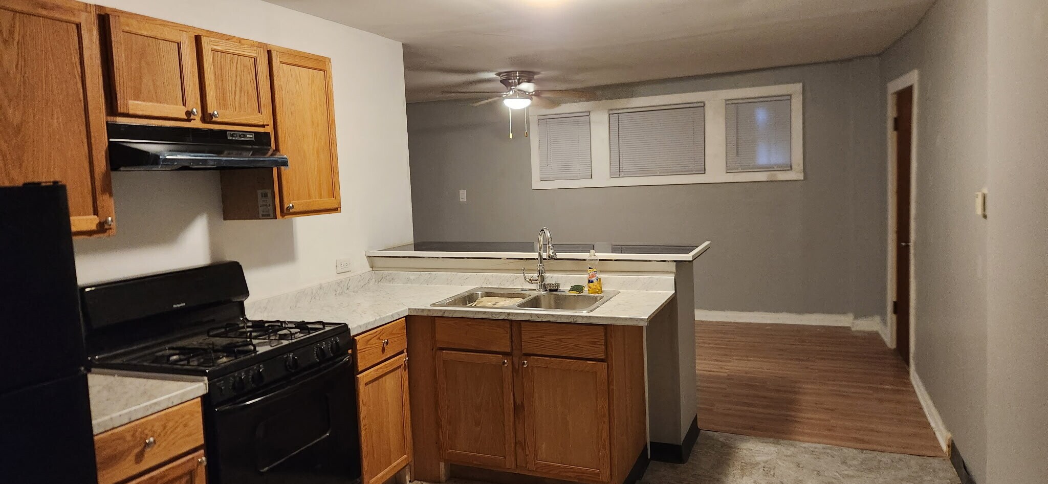 Cozy Kitchen - 57 W 108th St