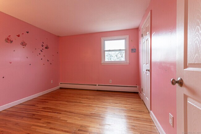 Building Photo - 288 Candlewyck Dr