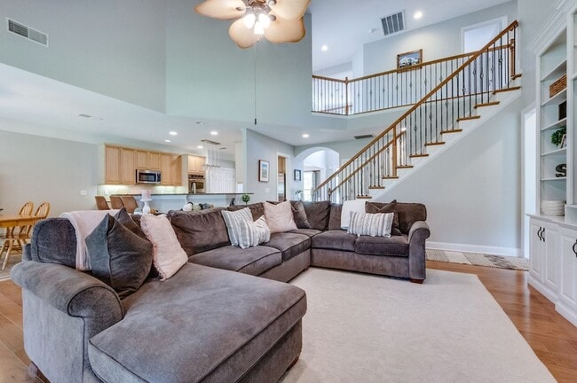 Building Photo - 2005 Daylily Dr