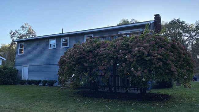 Building Photo - 12 Lakewood Dr
